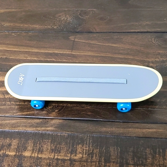(Retired) American Girl: Skateboard Set - Picture 6 of 9